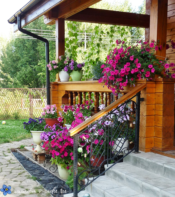 красивое крыльцо на даче